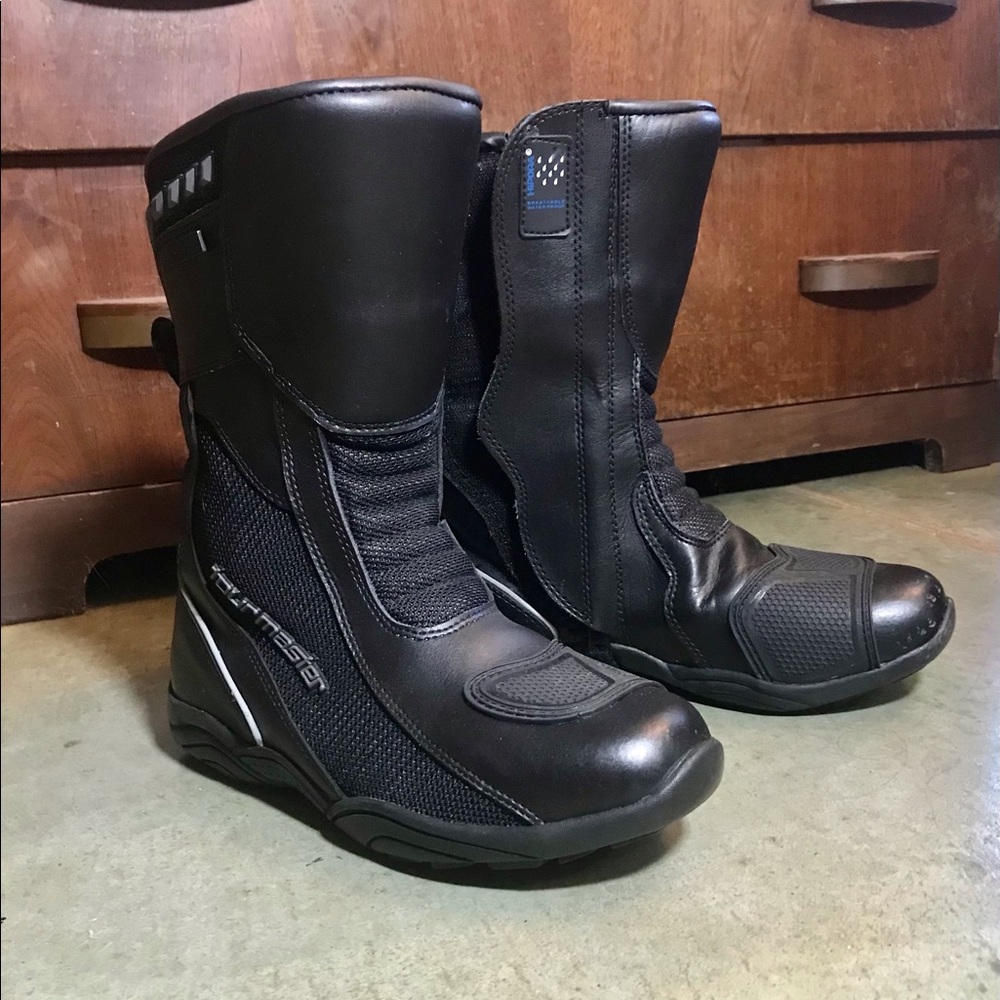 Motorcycle racing boots